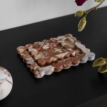 Palazzo Small Scalloped Tray - Brown Calacatta