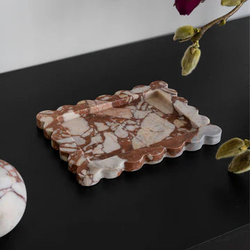 Palazzo Medium Scalloped Tray - Brown Calacatta