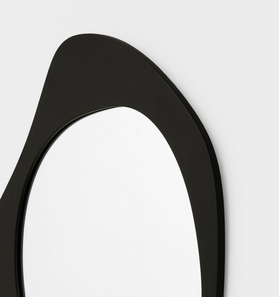 Aura Black Mirror 50 × 65